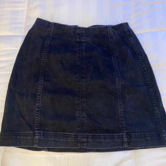 WILD FABLE BLACK SKIRT SIZE 2 - Picture 2 of 2